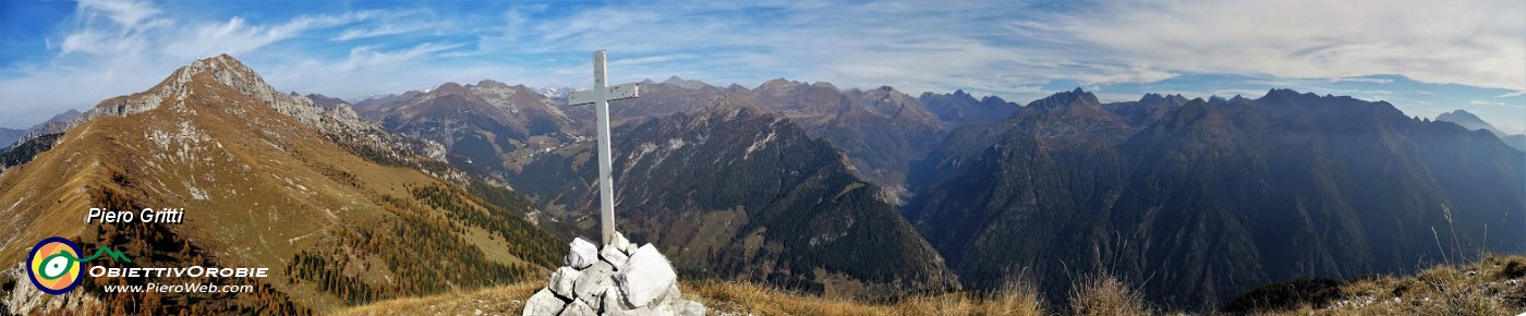 67 Panoramica dalla vetta del Pizzo Badile (2044 m).jpg